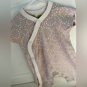 Parade Organics romper - Unisex - 3-6 months - snap front 🤍🤍🤍